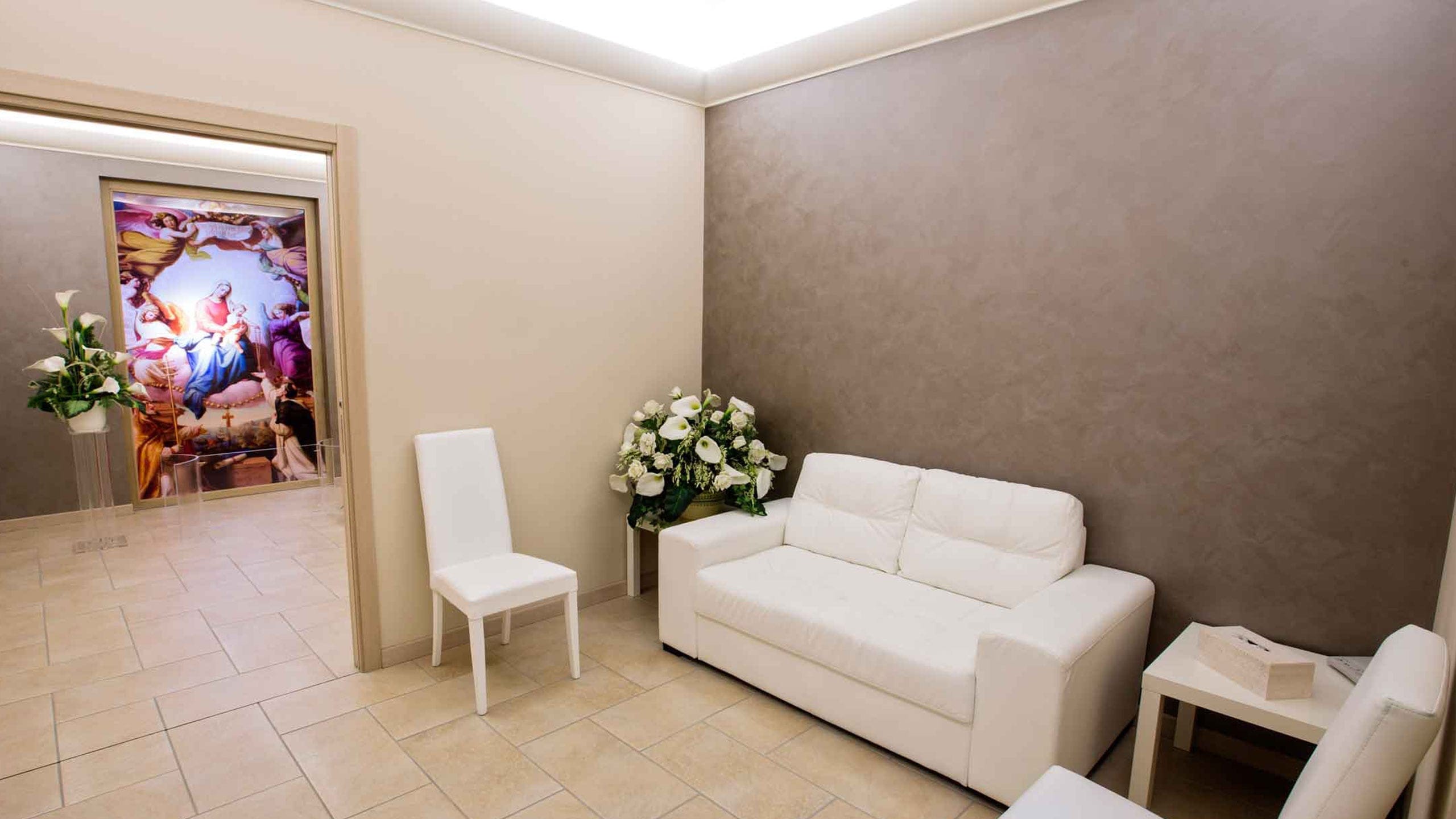 Slide degli interni della Casa Funeraria "Mario Guala"